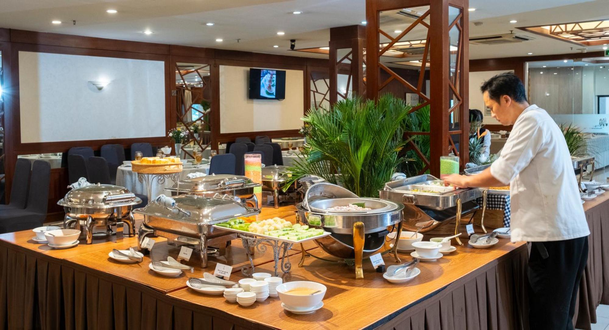 Vien Dong Hotel - Near Bui Vien Walking Street Хошимин Екстериор снимка