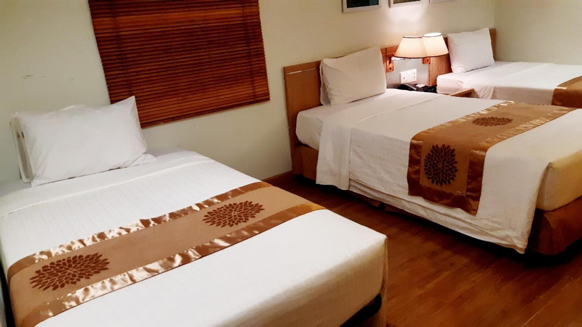 Vien Dong Hotel - Near Bui Vien Walking Street Хошимин Екстериор снимка